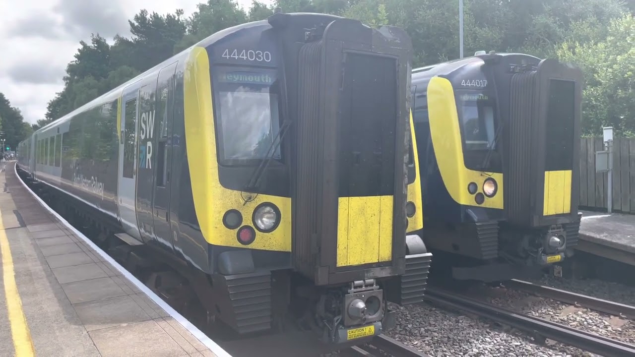 The South Western Mainline: Trains at Moreton - 29/6/22