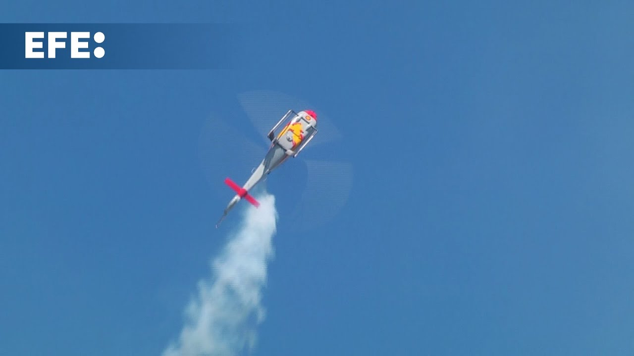 Una exhibición aérea de la Patrulla ASPA en Montevideo homenajea el histórico vuelo del Plus Ultra