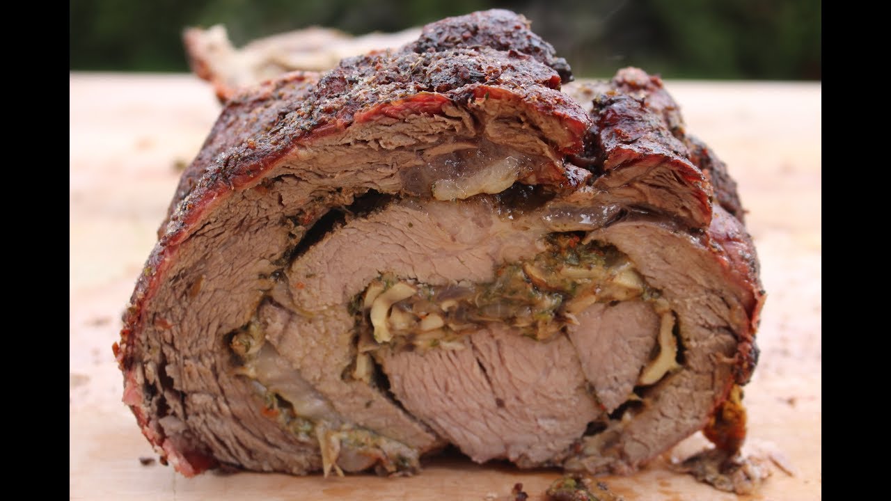 Gefüllter Rollbraten von der Rotisserie - YouTube Gefüllter Rollbraten von der Rotisserie - YouTube