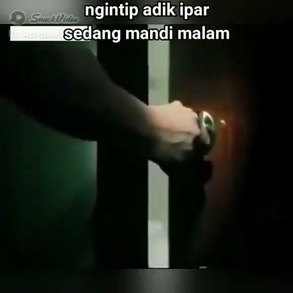 ngintip adik ipar mandi tengah malam