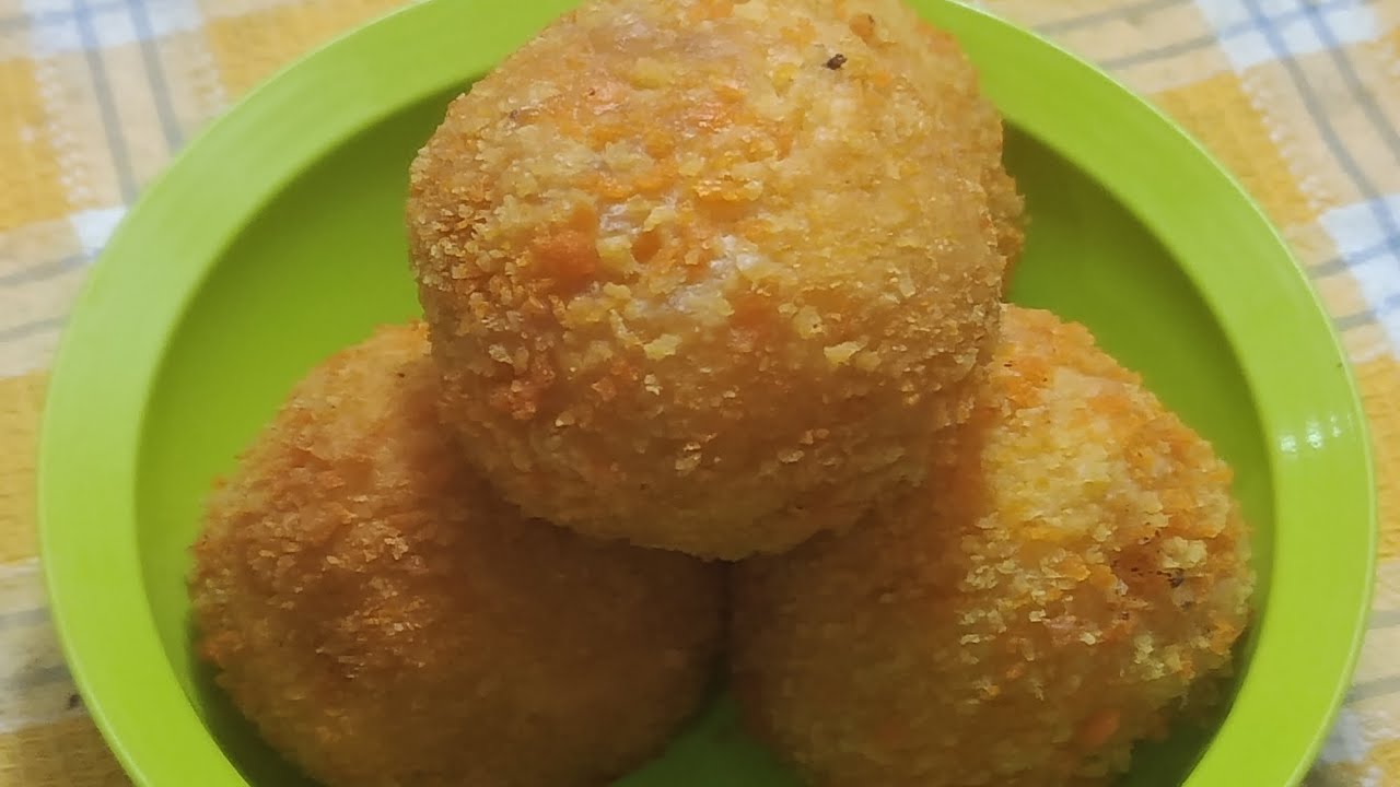 Teman ngopi roti goreng tape singkong yang manis dan menul-menul 