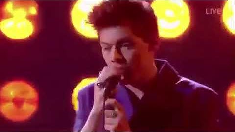 HARRY STYLES Performs 