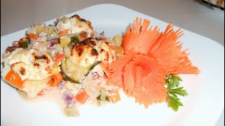 Куриные рулетики с  начинкой из пармезана и творожного сыра ,спрятанные в цукини и моркови.