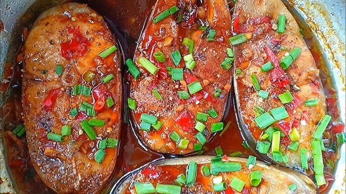 Cách làm món cá hú kho tộ ngon đậm đà chuẩn vị miền Tây
