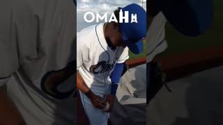 Raúl Mondesí signs baseballs @ Omaha Storm Chasers game