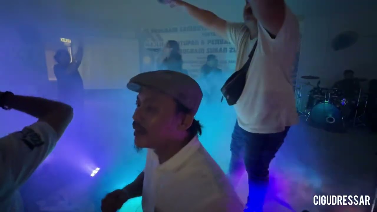 DJ MALAM MINGGU - cover by Fiona Four featuring YY Phang Band (Kampung Bowang, Padawan)