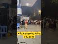 Xếp hàng mua xăng đợi vì tăng giá chóng