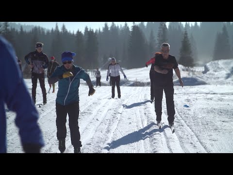 Video: Skijoring: Kombinacija Teka Na Smučeh In Pasjih Sank