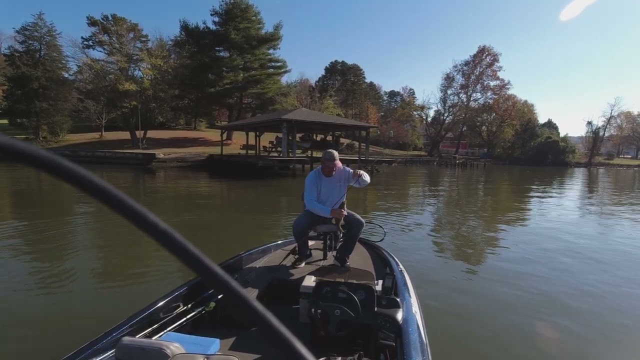 Watts Bar Lake Bass Fishing 11 8 2025 Sorry about the Cable I didn't see that it had come down.
