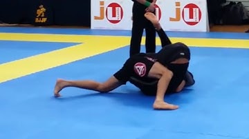 Closed Guard Stack Pass (Roger Gracie & Braulio Estima Clips)