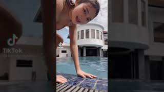 KENZY MYELIN LAGI MANDI DI KOLAM RENANG