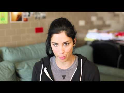 Video: Sarah Silverman Net Worth: Wiki, Precējies, Ģimenes, Kāzu, Alga, Brāļi un māsas