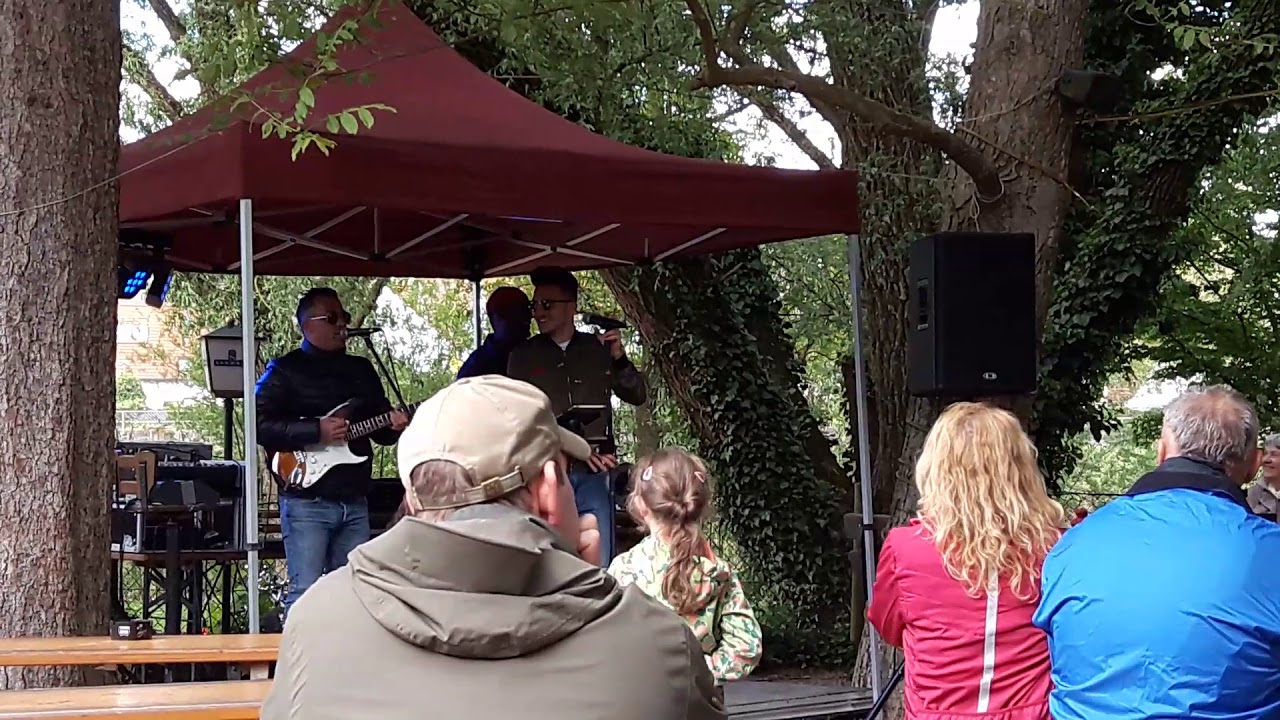 Im Biergarten Uferstüble in Hoheneck - YouTube