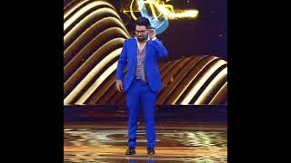 Yaseer Hussain proposing Iqra Aziz in Lux Style Awards