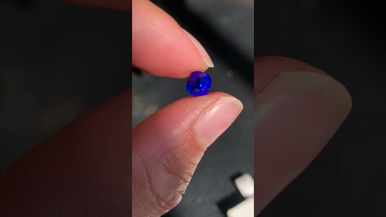 色标级老烧皇家蓝蓝宝石1.61ct,难得的高饱和度与璀璨火彩并存的一颗，越看越爱！！！