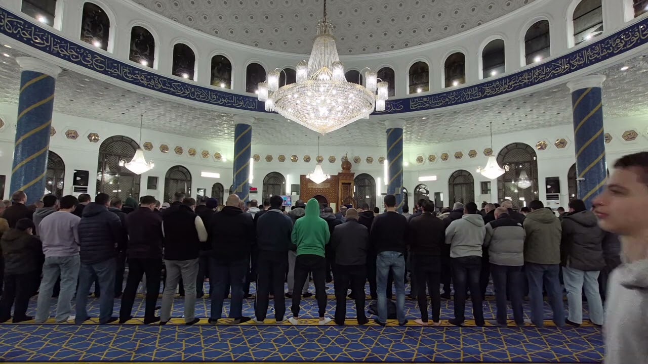 ،يات من صلاة التراويح ـ مسجد عائشة 