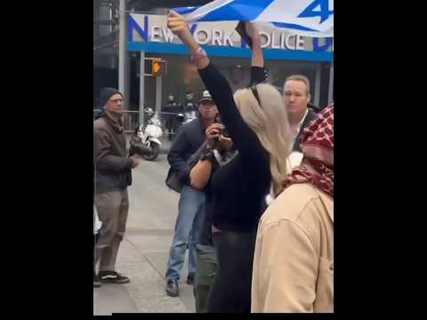 اسرائيليه ترفع العلم في امريكا نساء عربيات لقنوها الدرس