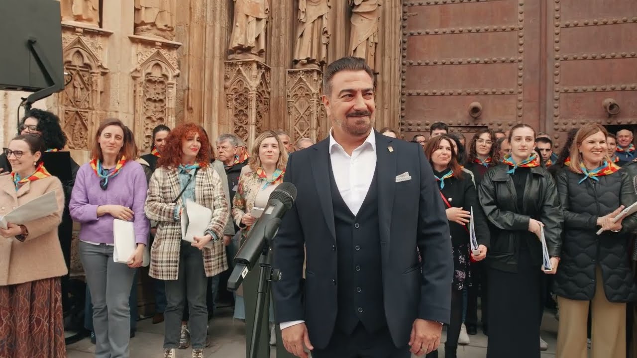 Himno Regional en la Plaza de la Virgen | Eduardo Sandoval y el Orfeón Donostiarra.