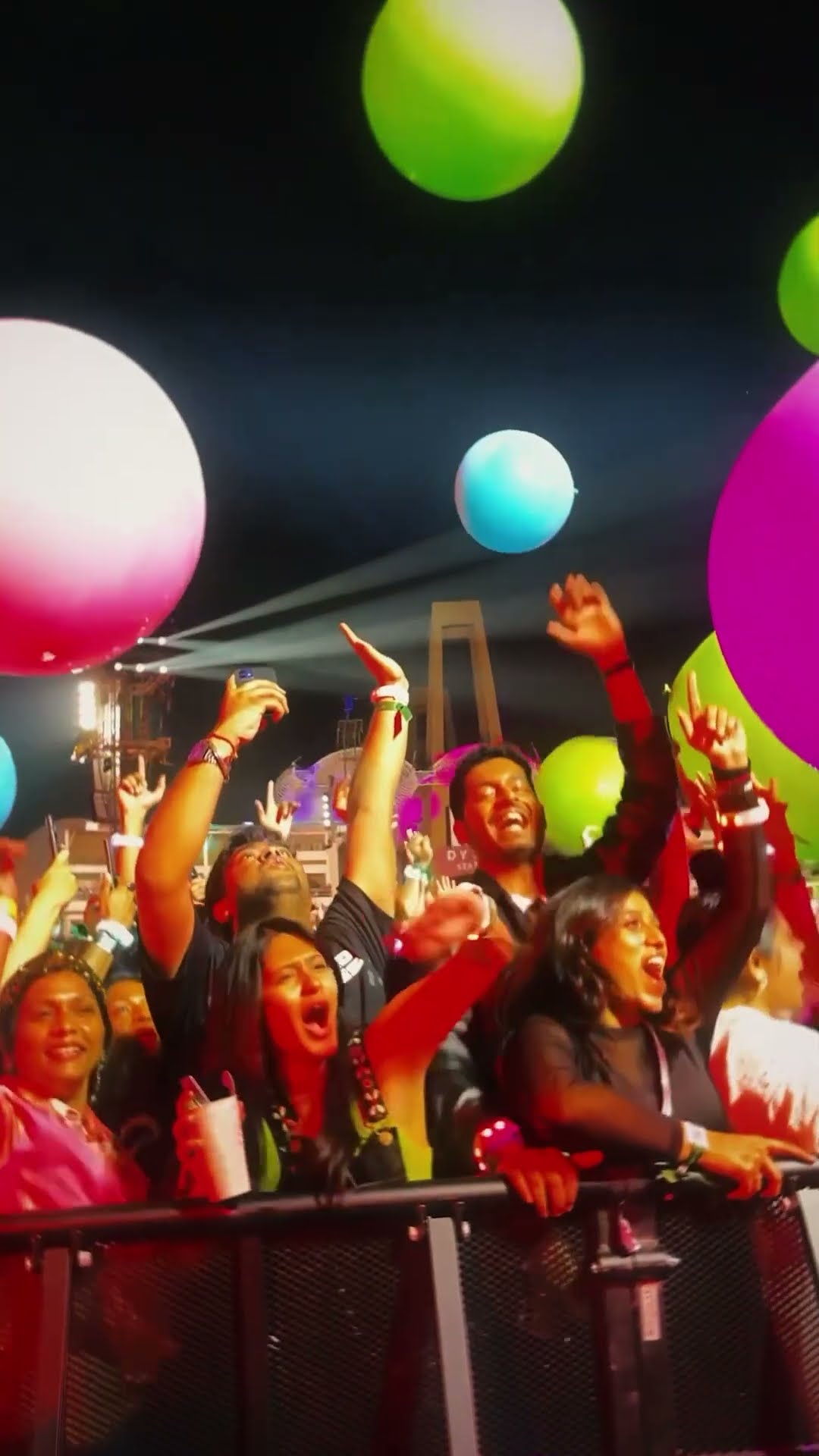 ??? #coldplaymumbai
