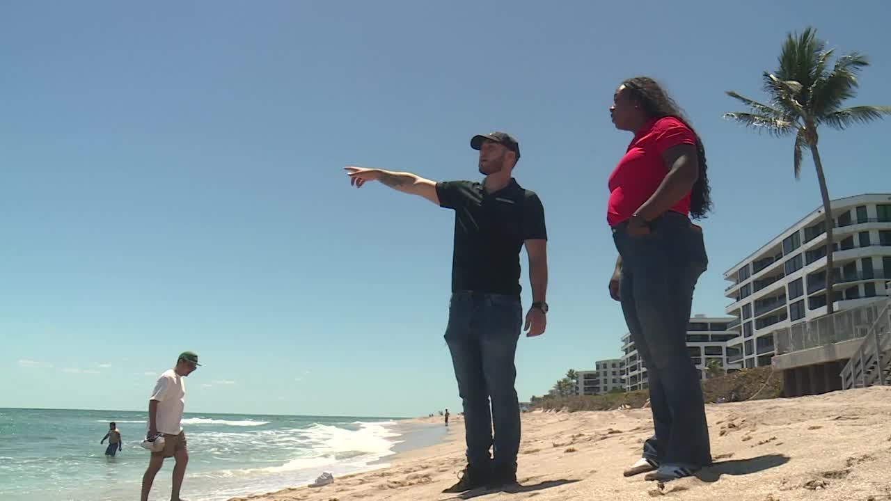 Good Samaritan helps rescue teens caught in rip current - YouTube