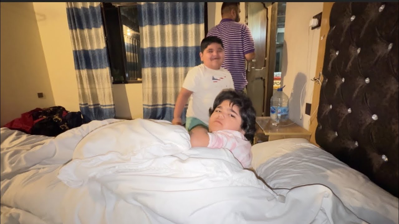 Pizza ka naam sunte he uth kar beth gayin parishay 😂