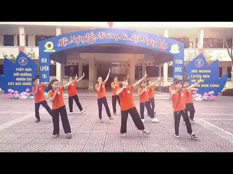 CÁC BẠN ĐỘI VIÊN NHÍ LIÊN ĐỘI TIỂU HỌC BÀNG LA, PHƯỜNG NAM ĐỒ SƠN RỰC RỠ TRONG VŨ ĐIỆU BẦU CỬ