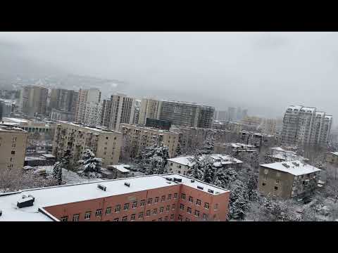 2023 tslis pirveli tovli tbilisshi 2023წლის პირელი თოვლი თბილისში