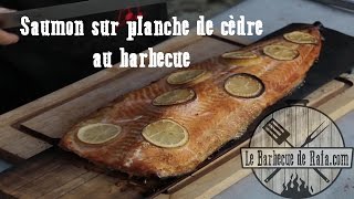 Saumon sur planche de cèdre au barbecue