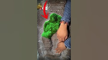 How is it possible?🤯😲 #illusion #women #carving #temple #india #ancient #trending #hindu #ytshorts