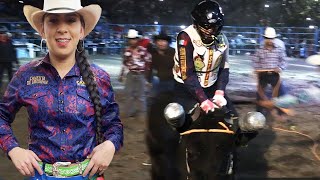 UNA MUJER QUE MONTA TOROS PROFECIONALMENTE!! LA CANELITA DE URUAPAN EN TZINTZINTZAN MICHOACAN 2023