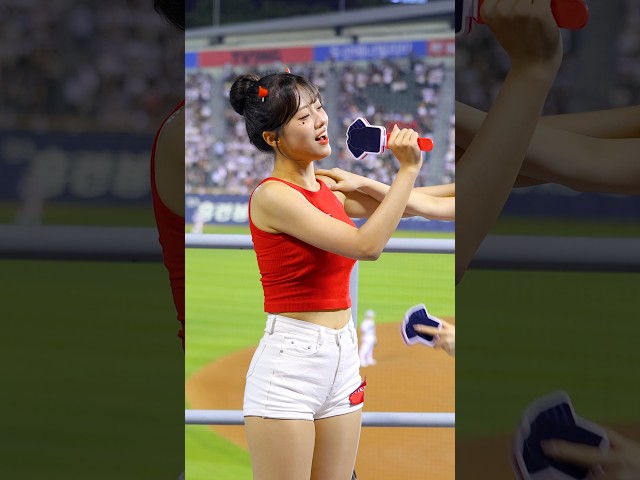 어깨동무 ~ '영광의 순간' 오효정 치어리더 260630 #오효정 #吳効柾 #오효정치어리더 #롯데자이언츠  #치어리더 #cheerleader #직캠 #shorts