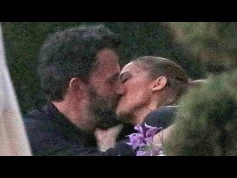 Ben Affleck and Jennifer Lopez KISS During Dinner in Malibu
