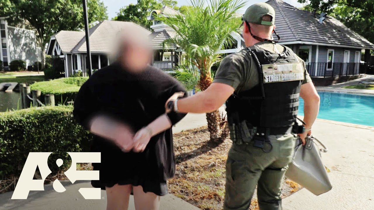 Live PD: Police Patrol – Police Respond to Pool Fight at an Apartment ...
