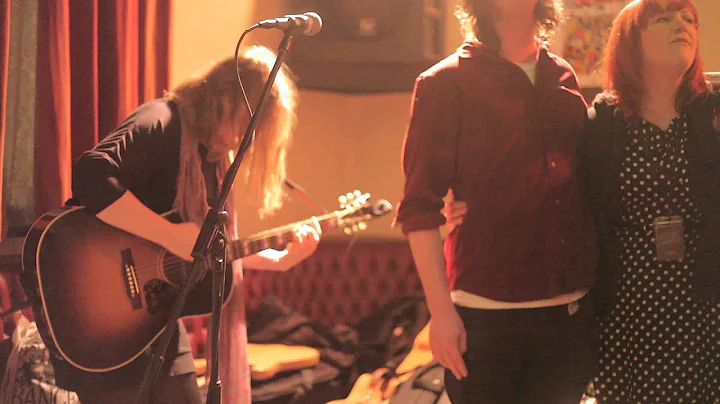 Survival Tour 2013: Roo Pescod & Kelly Kemp - Bani...