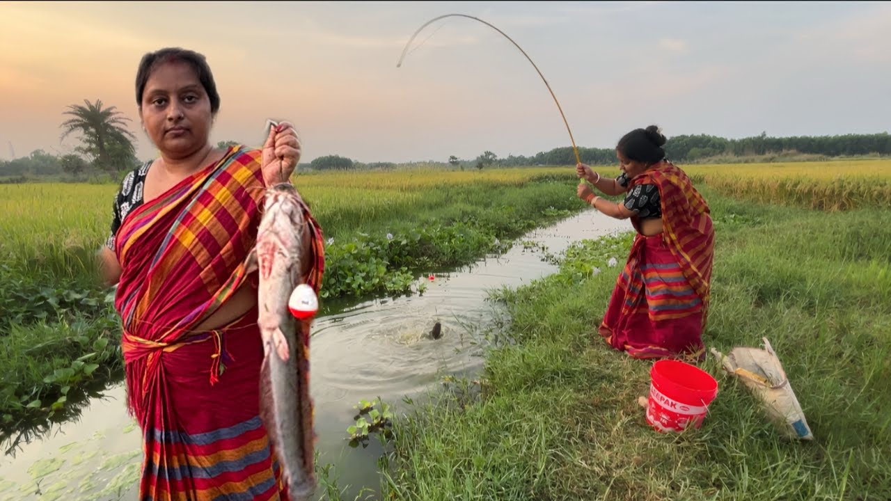 Fishing Video  || Village Lady fishing in canal with Hook || Hook fishing video by lady fisher