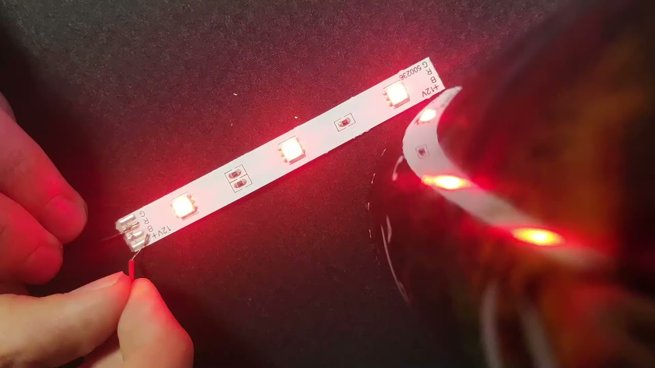 Hacer que tiras LED enciendan con una una pila - YouTube