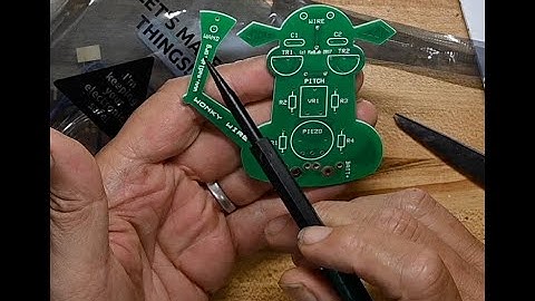 C.K. builds a Wonky Wire game kit from MadLab/Whadda/Velleman