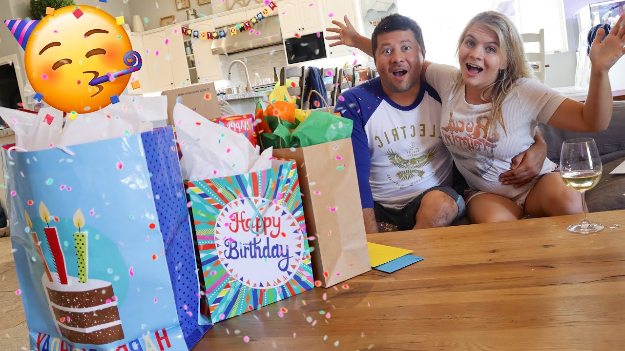 ОТМЕЧАЕМ ДЕНЬ РОЖДЕНИЯ!