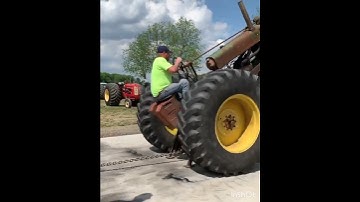 #shorts A 5250lb tractor pulling #youtubeshorts #trending #tractor @machines711 #viral #youtube