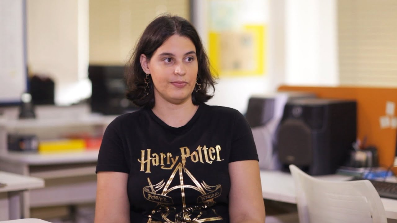 Programa Especial - Fernanda entrevista Larissa Coelho, dubladora que está no espectro do autismo