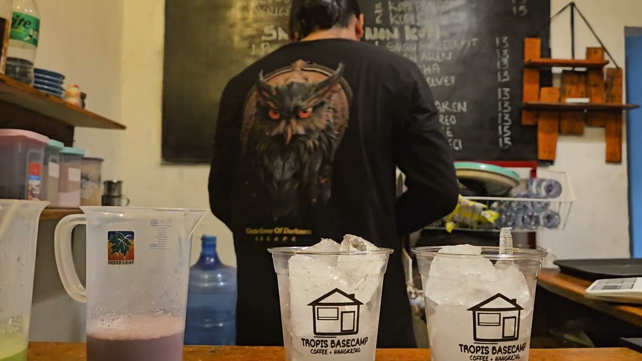 Asmr cafe vlog / funny taro and red velvet