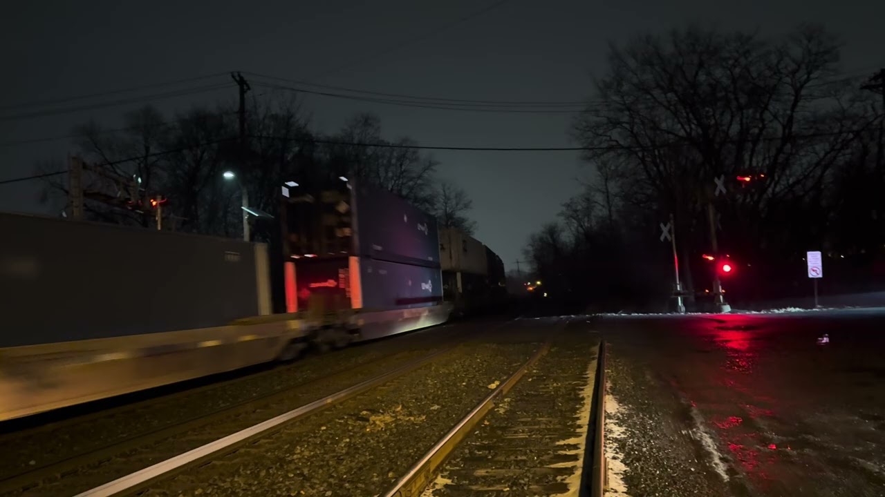 CSX 7315 Newly Rebuilt CM44AC leads CSX I158 with a nice crew & an outstanding K5LA!