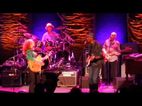 Baby I Love You - Bonnie Raitt - Keb Mo - Pacific Amphitheatre - Costa Mesa CA - Aug 22 2013