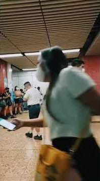 !Viral TKW Hongkong berantem di MTR!