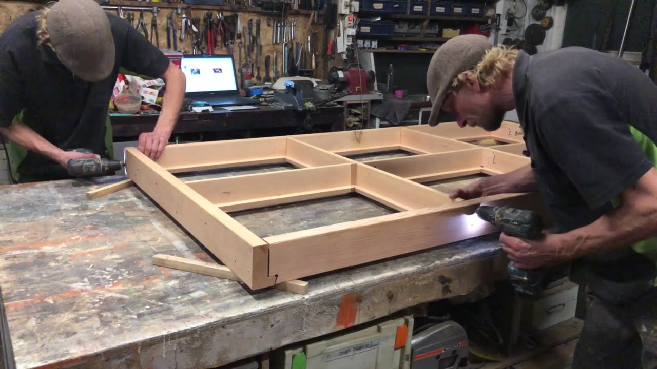 Nieuwe ramen voor villa Vreeburg gemaakt door de ambachtelijke timmerman.