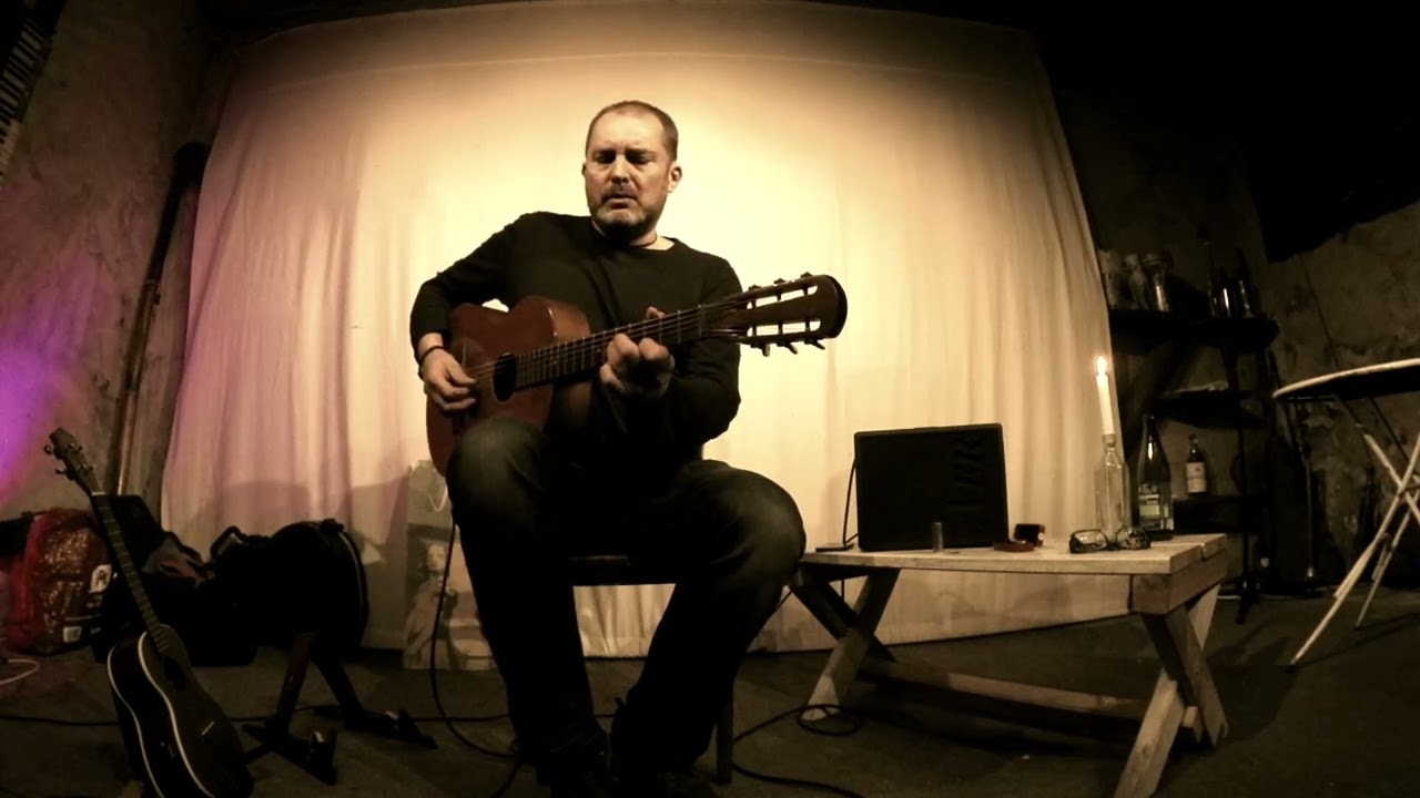 Improvised music for solo guitar