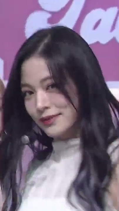'열일하는 '챙리자베스'' (프로미스나인 이채영 - 톡앤톡) Lee Chae Young, fromis_9 - Talk & Talk [Simply K-Pop CON-TOUR]