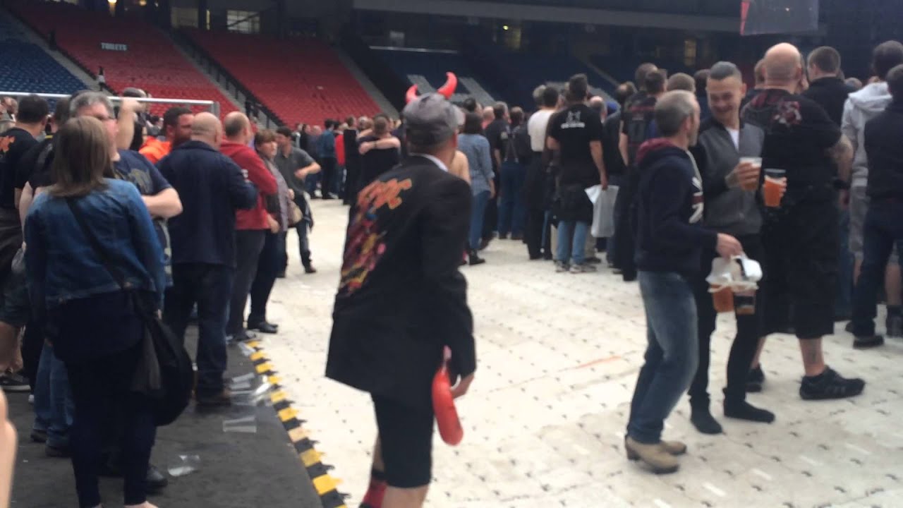 2 funniest AC/DC fans in the world. - YouTube