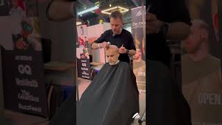 Een Haarstuk Maakt Een Wereld Van Verschil. Kijk Maar Naar Robbie