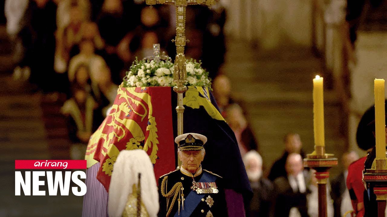Thousands of mourners wait for hours to bid farewell Queen Elizabeth II
